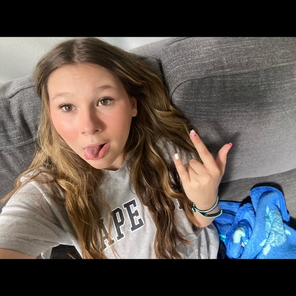 Meet your Posher, Madison - Picture 2 of 6